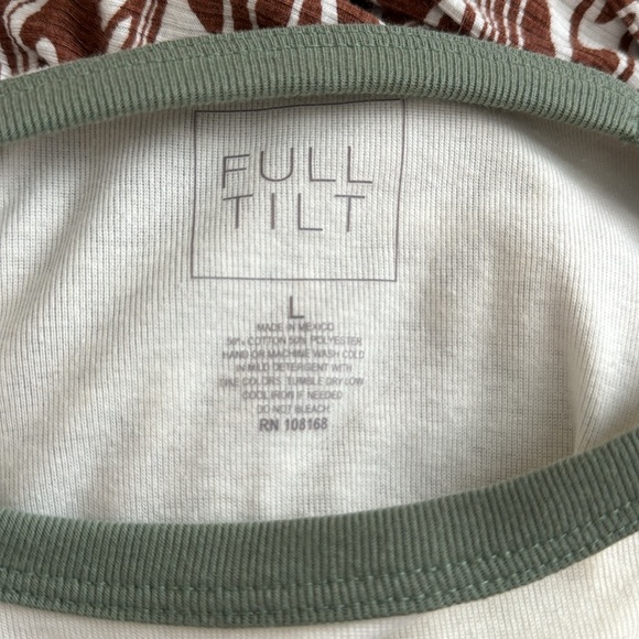 outer banks crème and green long sleeve - Picture 3 of 3